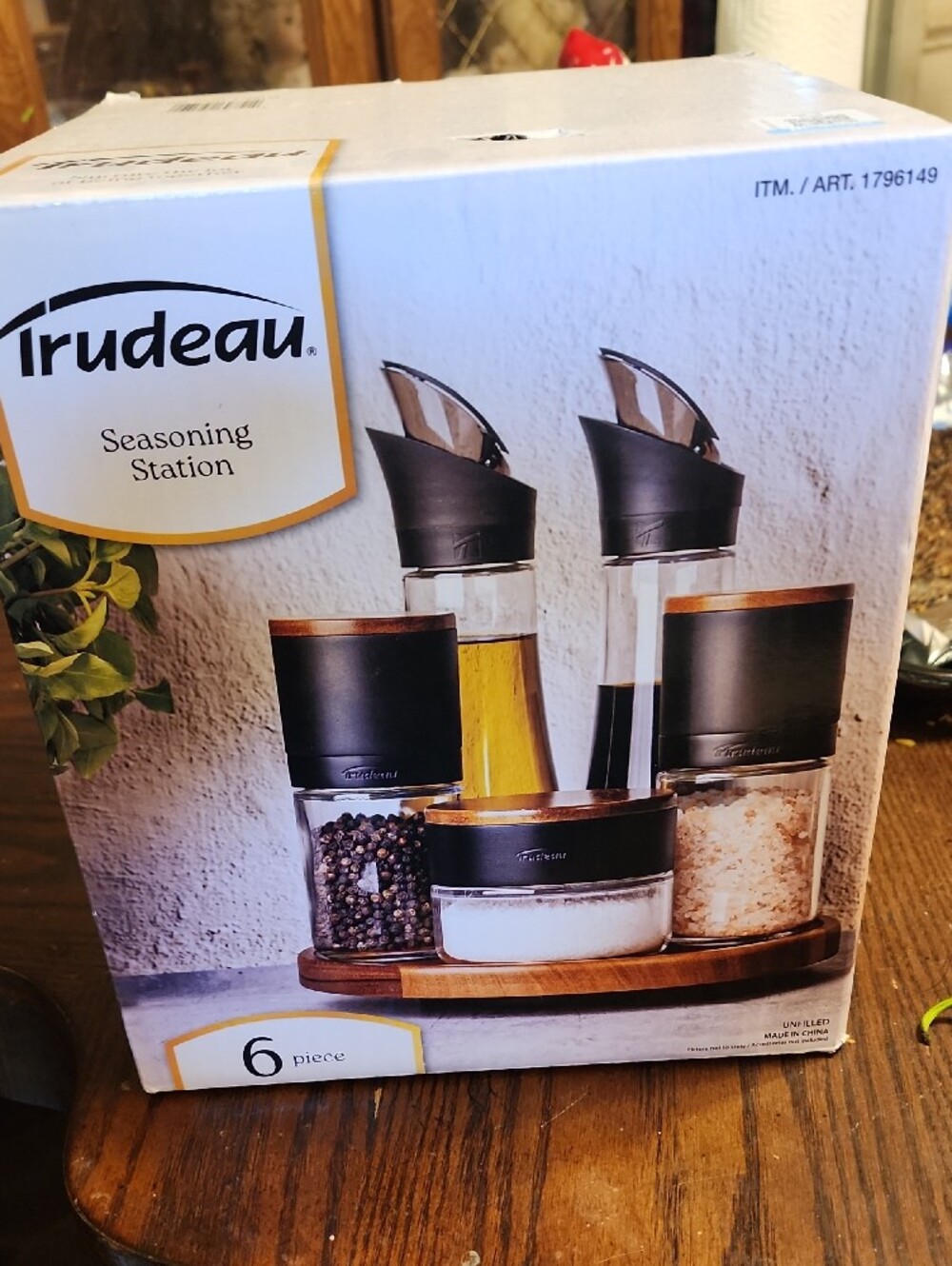 BNIP Trudeau Lazy Susan Seasoning Station, a 6-piece set featuring acacia - Picture 2 of 3